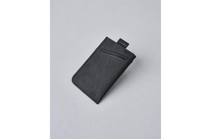 UP V2 minimalist card holder by Alpaka