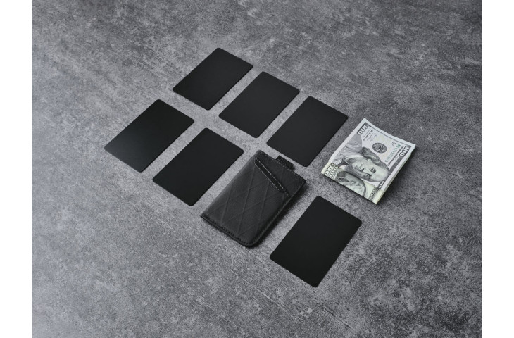 UP V2 minimalist card holder by Alpaka