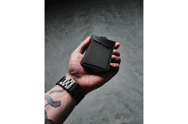 UP V2 minimalist card holder by Alpaka