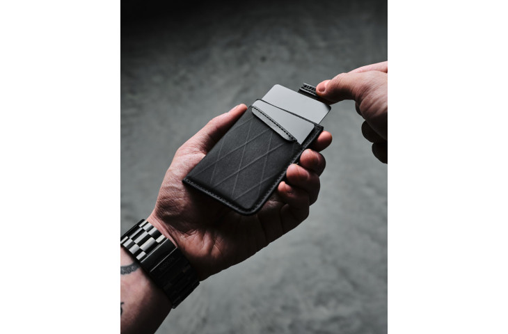 UP V2 minimalist card holder by Alpaka