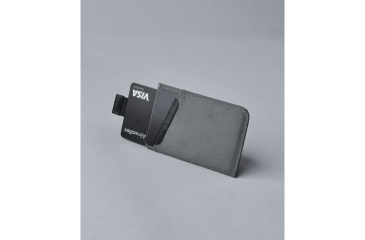 UP V2 minimalist card holder by Alpaka