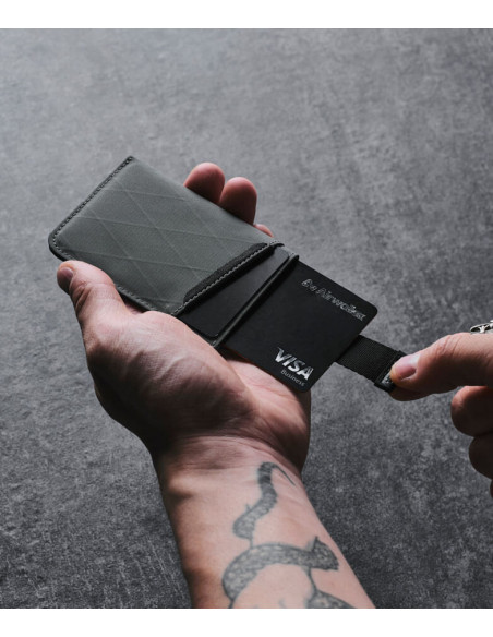 UP V2 minimalist card holder by Alpaka