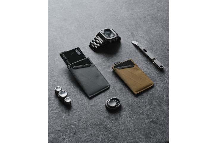 UP V2 minimalist card holder by Alpaka