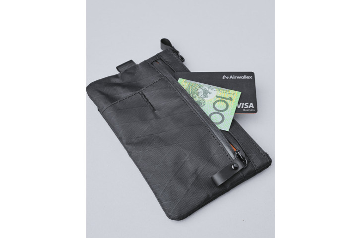 POCHETTE ZIP CLUTCH
