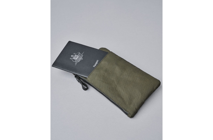 POCHETTE ZIP CLUTCH