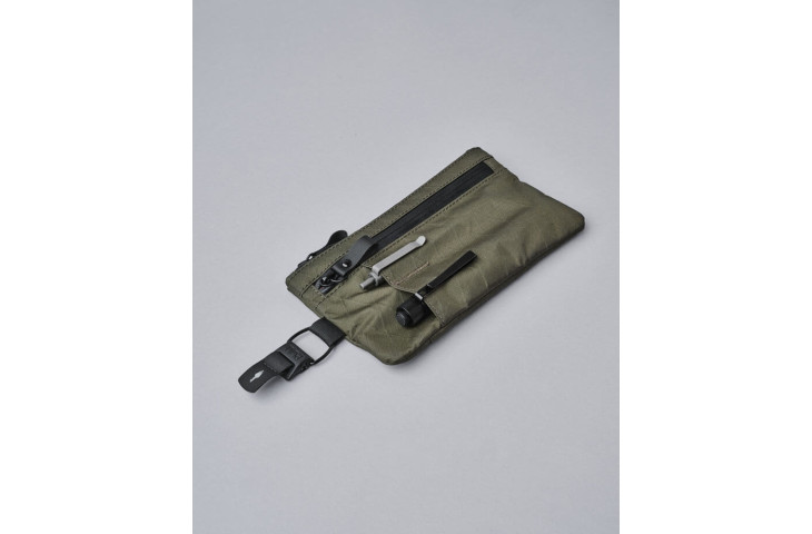 POCHETTE ZIP CLUTCH