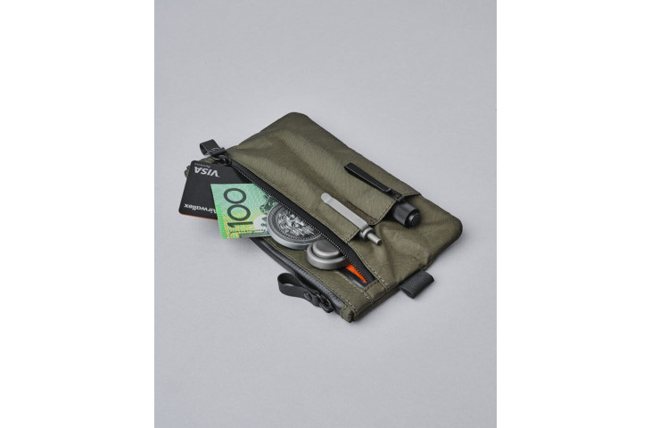 POCHETTE ZIP CLUTCH