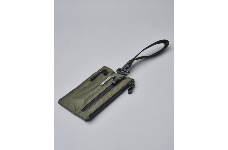 POCHETTE ZIP CLUTCH