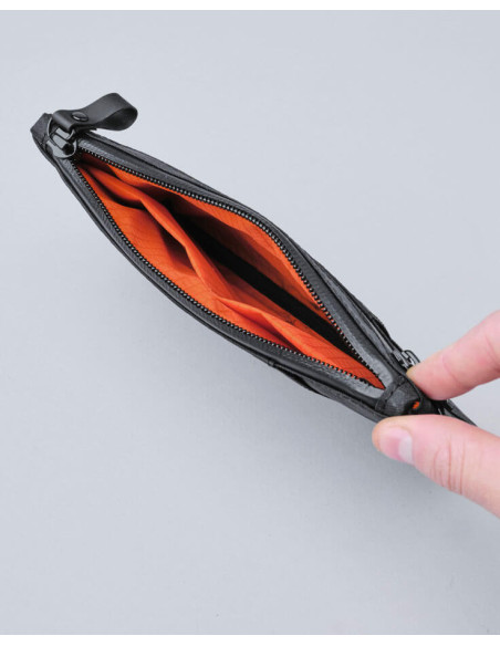 POCHETTE ZIP CLUTCH