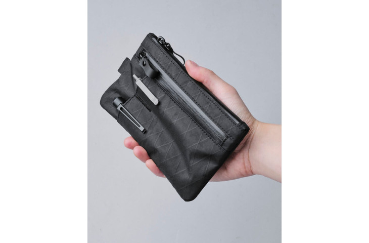 POCHETTE ZIP CLUTCH