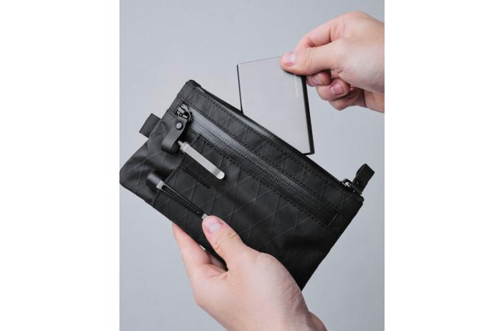 POCHETTE ZIP CLUTCH
