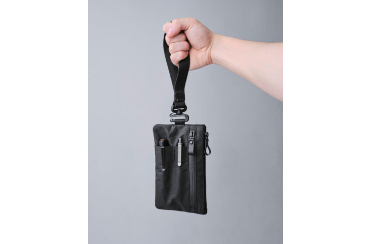 POCHETTE ZIP CLUTCH