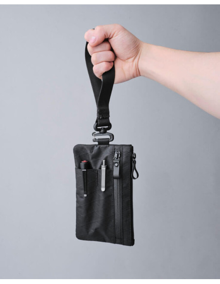 POCHETTE ZIP CLUTCH