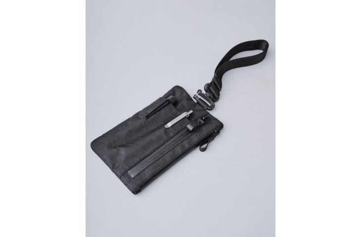 POCHETTE ZIP CLUTCH