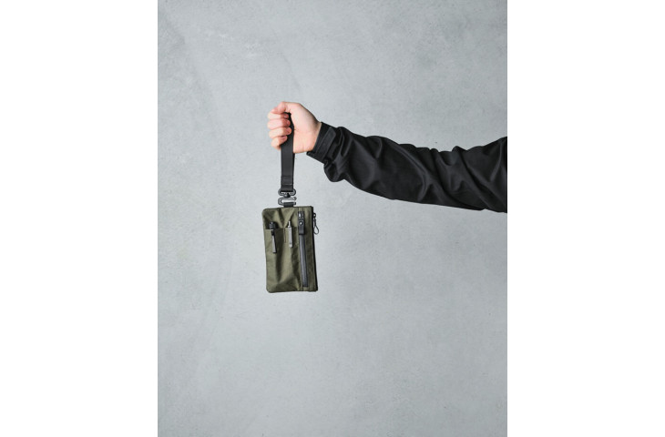 POCHETTE ZIP CLUTCH