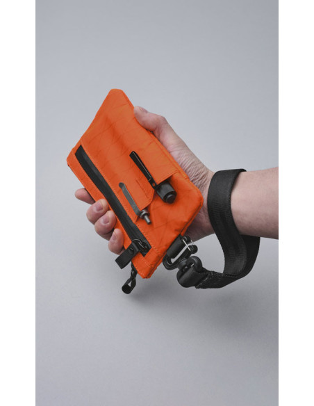 POCHETTE ZIP CLUTCH