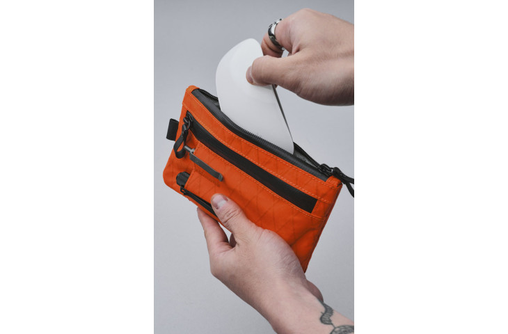 POCHETTE ZIP CLUTCH