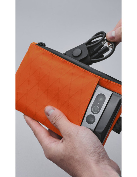 POCHETTE ZIP CLUTCH