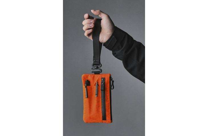 POCHETTE ZIP CLUTCH