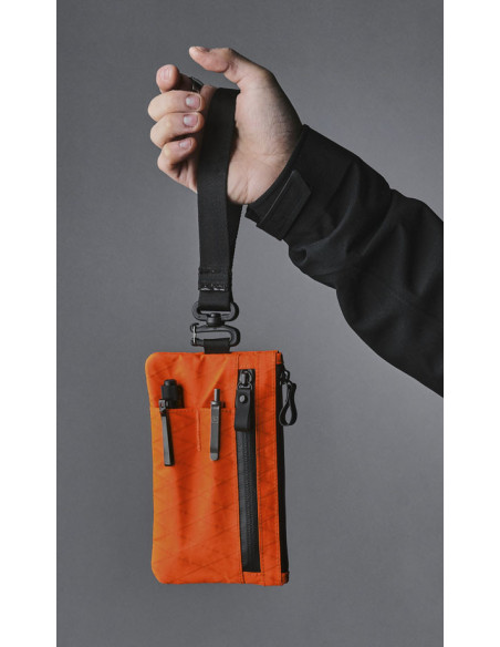 POCHETTE ZIP CLUTCH