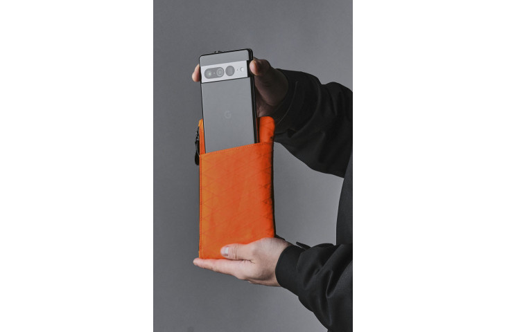 POCHETTE ZIP CLUTCH