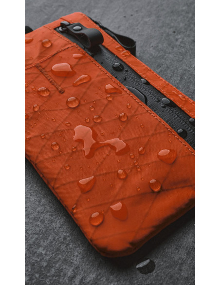 POCHETTE ZIP CLUTCH