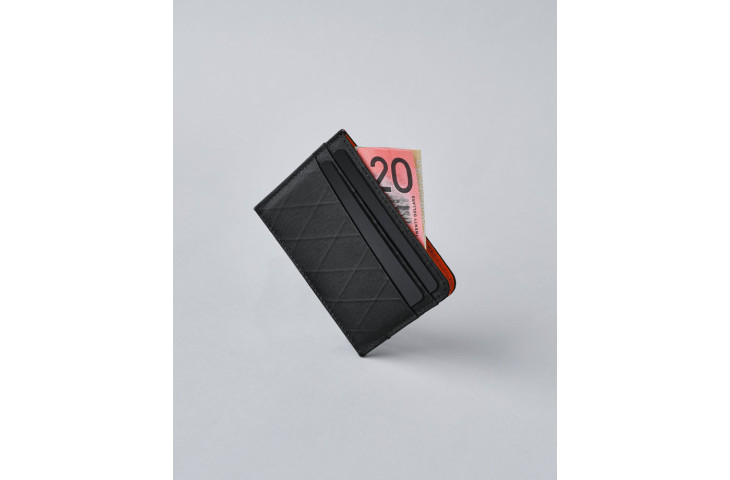 Minimalist Ark wallet by Alpaka