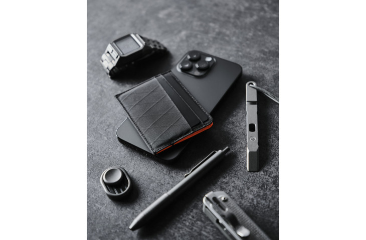 Minimalist Ark wallet by Alpaka