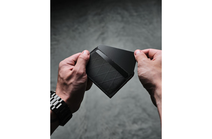 Minimalist Ark wallet by Alpaka