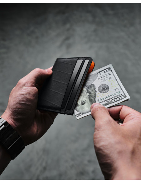 Minimalist Ark wallet by Alpaka